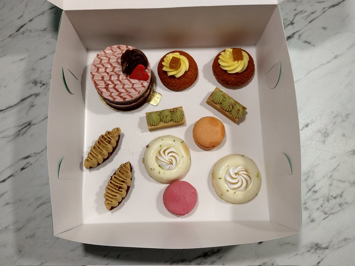 richardfrosty's tweet photo. Splashing out on a @_bisousbisous afternoon tea is fast becoming our new Valentine's Day tradition - last year's selection was good, but this year's is basically a work of art 🎨🍰👏 https://t.co/GK1jxVRxxO