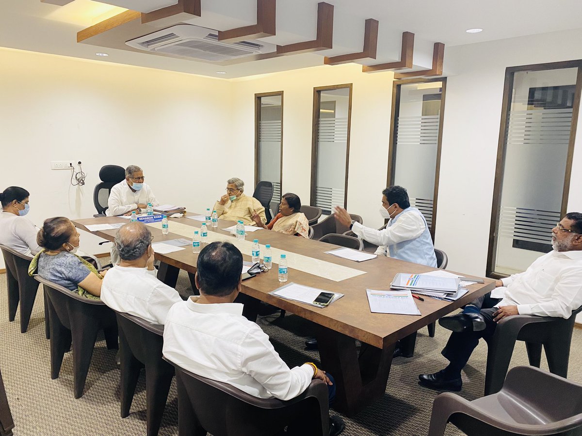 nivedithalva's tweet photo. I attended a meeting of the @INCKarnataka Disciplinary Action Committee held this evening at the PCC Office in Bengaluru. 
The meeting was presided over by our Chairman Sri. K Rahman Khan avaru. https://t.co/zWt7TSgRnu