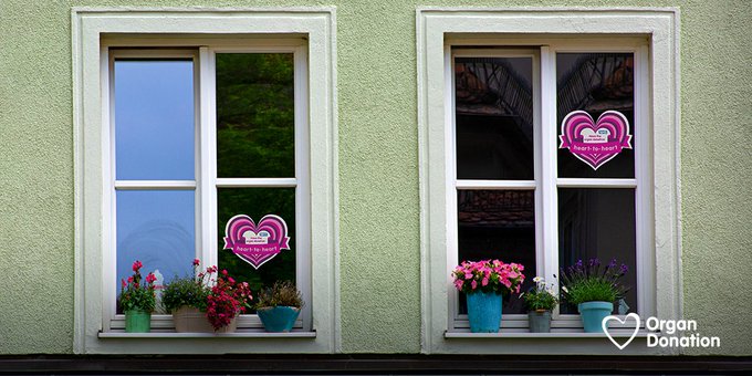 NHSOrganDonor's tweet photo. Hang a heart in your window and pledge to get your family talking this #ValentinesDay!

Download and print a heart to display in your window. https://t.co/IQwsB0bXP8

Downloadable hearts are also available in Welsh.🏴󠁧󠁢󠁷󠁬󠁳󠁿 https://t.co/NdoHdNhC5L
