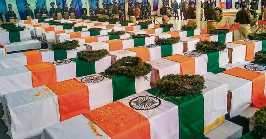 Author_Sumit's tweet photo. A heartfelt tribute to our brave son's of the nation, who lost their lives on this day in Pulwama. We will always remain indebted to them and their families for their supreme sacrifice.🙏

#PulwamaAttack #Pulwama #PulwamaTerrorAttack #BlackDay #BlackDayForIndia #BlackDayofIndia https://t.co/ll7Y1Ho8jq
