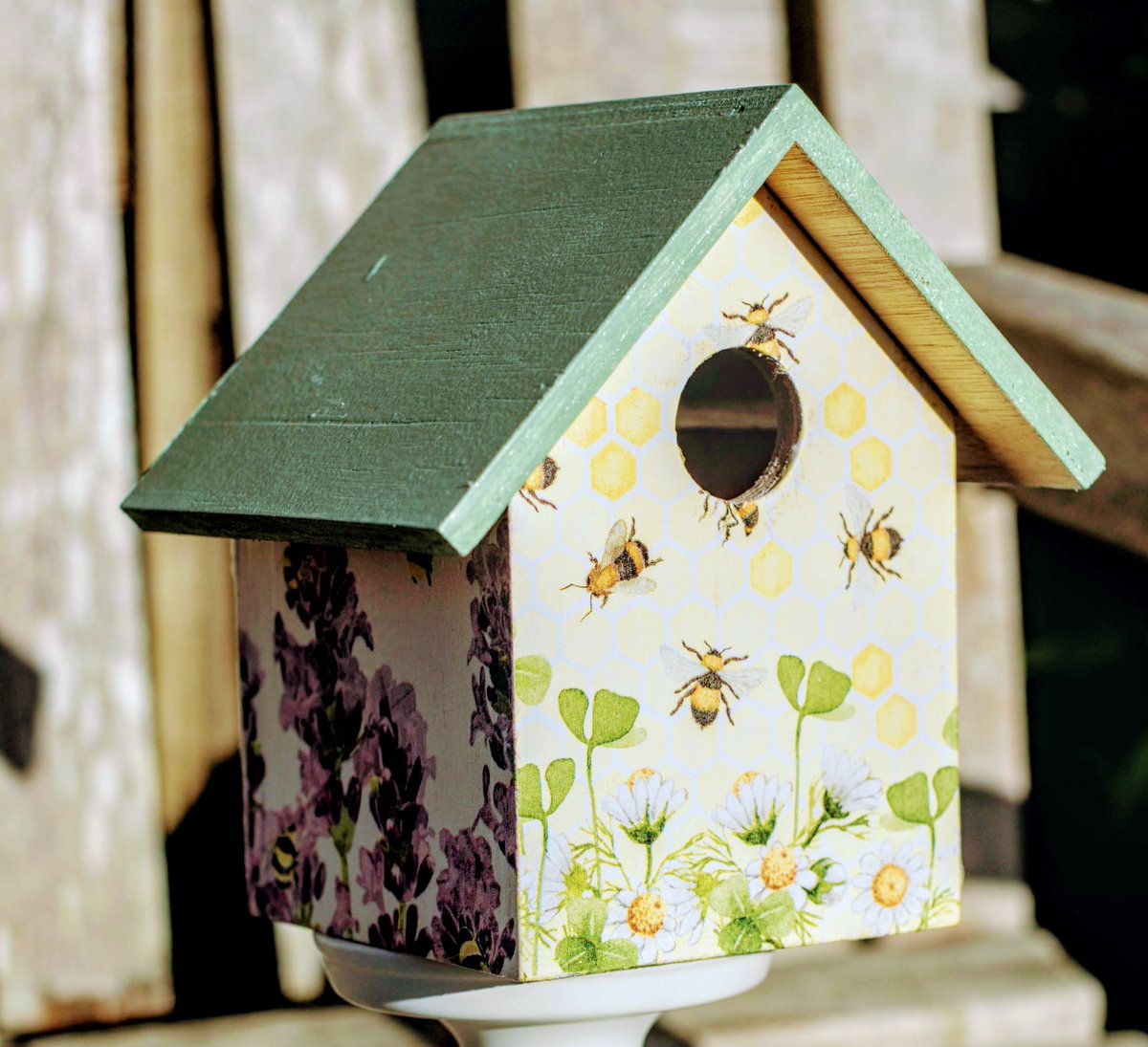 #NationalNestboxWeek begins on Valentine's Day when birds are reputed to start courting. 
Made from marine wood. Has removable roof.
#MothersDay
#birdwatching
#MHHSBD 
#Craftbizparty
#creativebizhour
#yourbizhour
#womaninbizhour
shorturl.at/fjlsG
