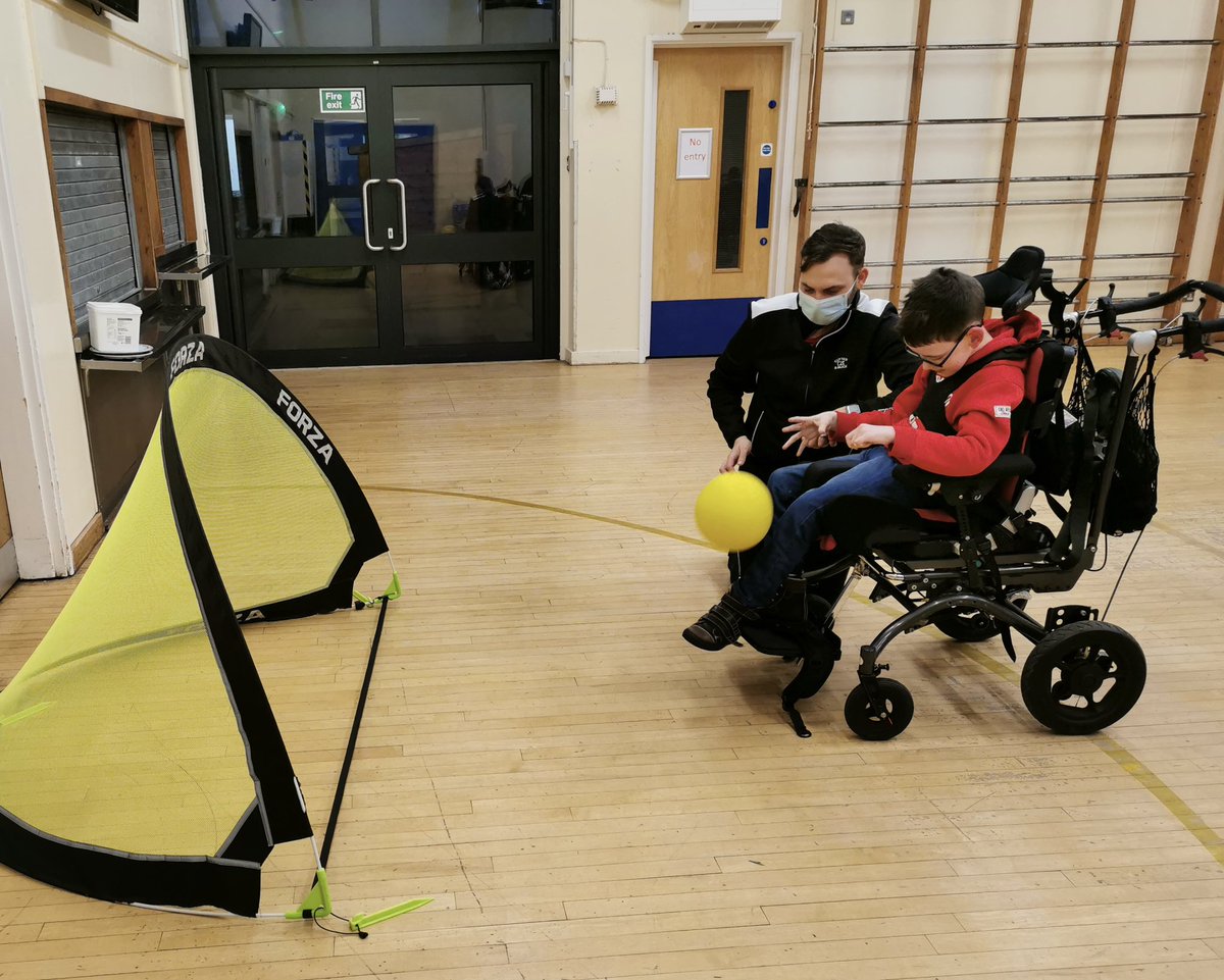 📸| Our first #SensoryFootball community taster session was a real 3-pointer! 🙌

Developing strategic relationships with @sensecharity 🤝 

Collaborative community partnerships with @RobinsFound ⚽️ 

New friends from @warmleypkschool & @claremontschbri finding fun together! 🌈