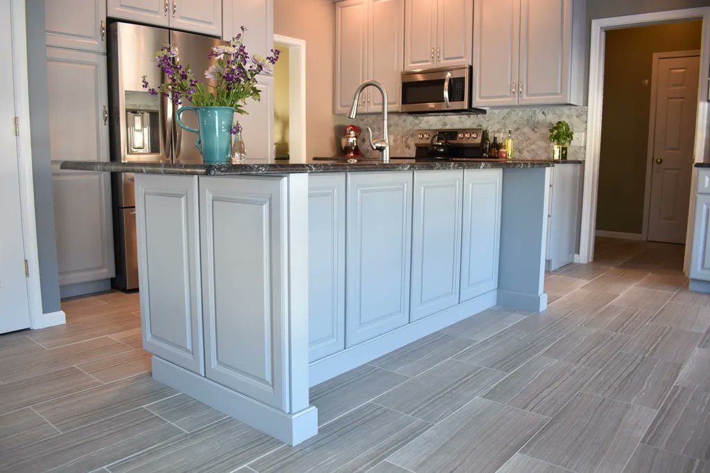 rm_kitchens's tweet photo. This kitchen island features a beautiful raised panel design. #kitchenisland #customkitchens #rmkitchens https://t.co/qt1fJRHtf1