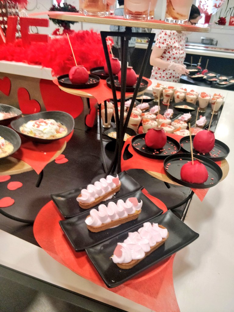 Tyrajic's tweet photo. Tout plein de cœurs pour la Saint Valentin 💕😋 https://t.co/2DlMbNvyzI