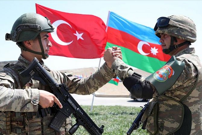 🇹🇷 Türkiyə mətbuatı: "Çanaqqala savaşında azərbaycanlı könüllülər Anadoludakı qardaşları ilə çiyin-çiyinə verərək cihad edib"

Türkiyə-Azərbaycan qardaşlığı (Türkiye Gazetesi, Türkiyə)
worldmedia.az/news.aspx?id=4…

<a href="/AzEmbassyTurkey/">Azerbaycan Cumhuriyeti Türkiye Büyükelçiliği</a> 
<a href="/turkiyegazetesi/">Türkiye Gazetesi</a>