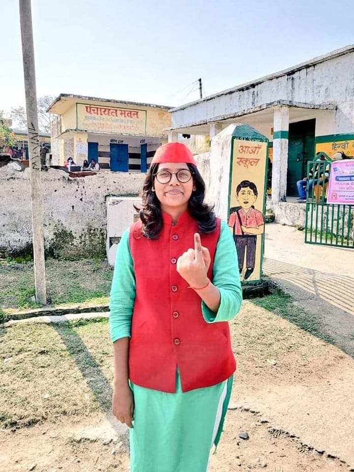 SCS_JNU's tweet image. मेरा वोट विकास को, मेरा वोट भावी मुख्यमंत्री हमारे ईश्वर आदरणीय @yadavakhilesh जी को, मेरा वोट साइकिल को, मेरा वोट महिला सुरक्षा को, फ्री शिक्षा को,मेरा वोट 300 यूनिट फ्री बिजली को, मेरा वोट पुरानी पेंशन बहाली को, मेरा वोट तरक्की और खुशहाली को।
#VoteForAkhilesh

@NehaYadavBHU