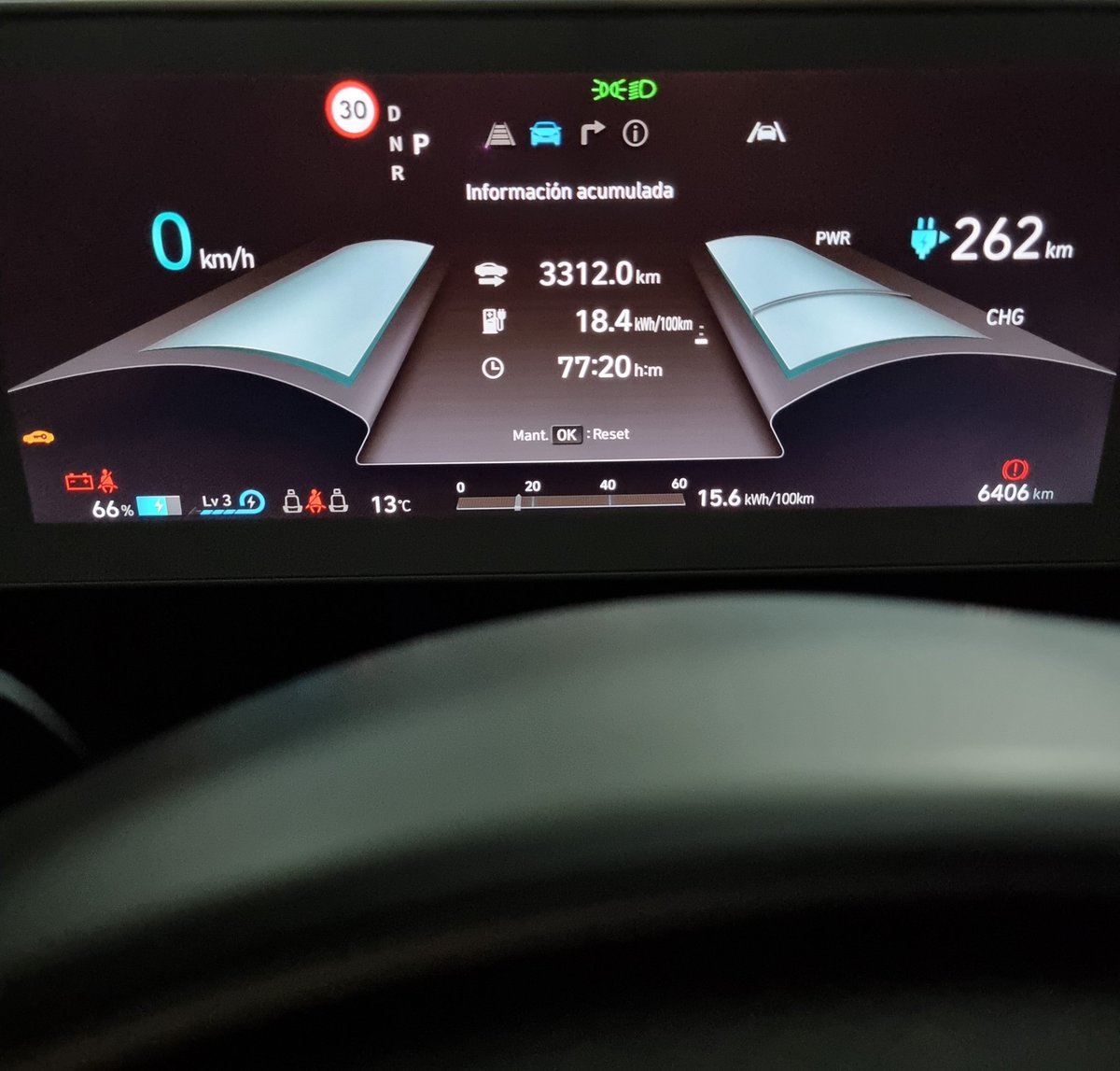 AlbertFabrega's tweet image. Esta semana he probado el Hyundai #IONIC5. Un coche concebido,  diseñado y fabricado para ser eléctrico 100%. Voluminoso, diseño moderno con toque retro y con mucho espacio. Un punto y a parte de muchos conceptos. Cómodo. Amplio. Fácil. Versátil.
¿Preguntas?📝👂✍️
@HyundaiPR_es