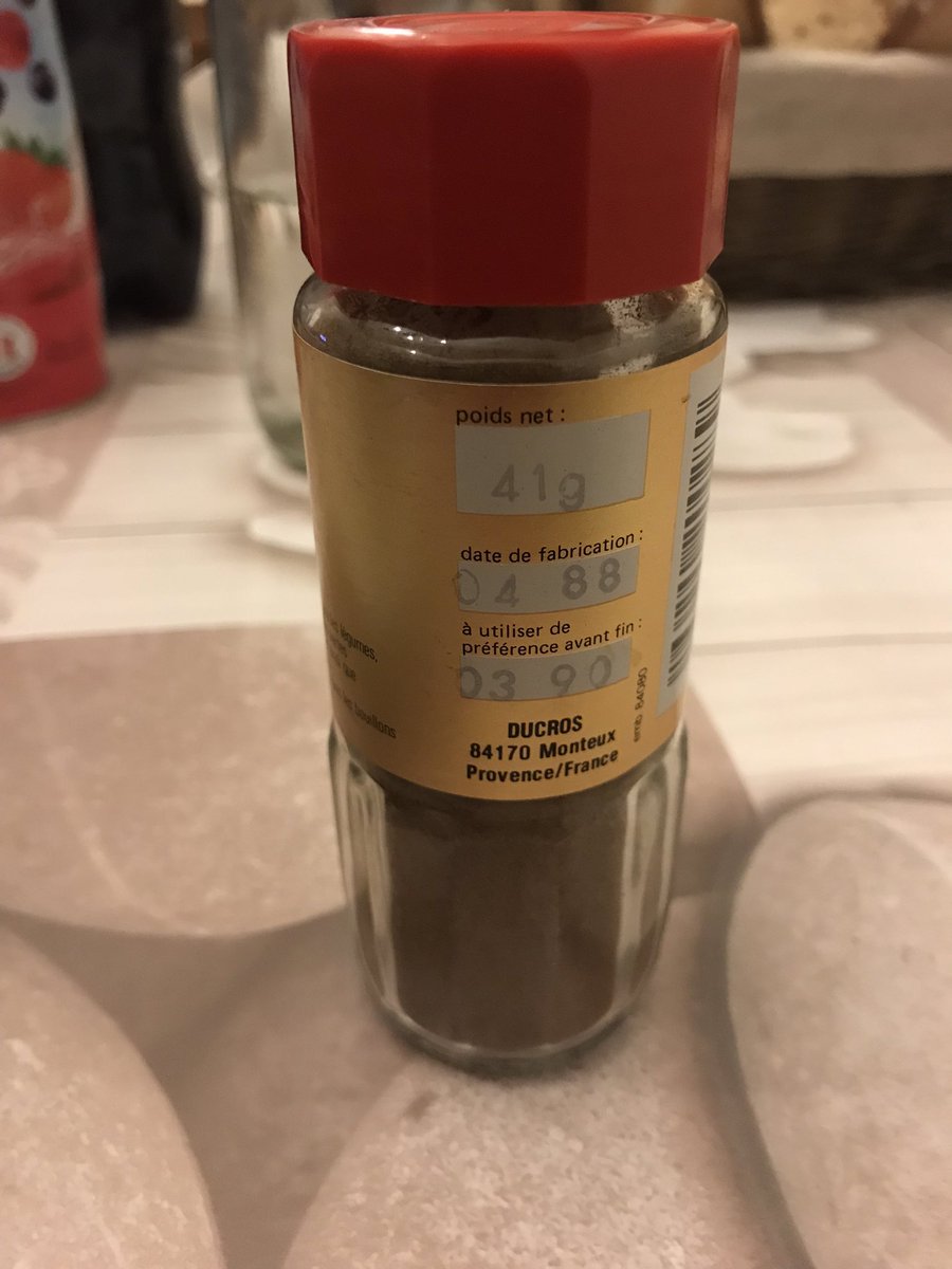 Zazapicouze's tweet photo. Petit retour chez mes vieux :
Moi : t’as du sel au céleri pour ta soupe ?
Moman : voui, tiens
Moi : 😭😭😭 https://t.co/dWfVdU0AVB