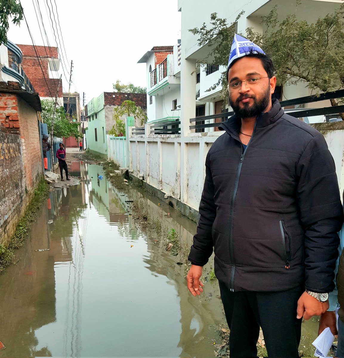 गोरखपुर में विकास की नदियां बह रही है  .....