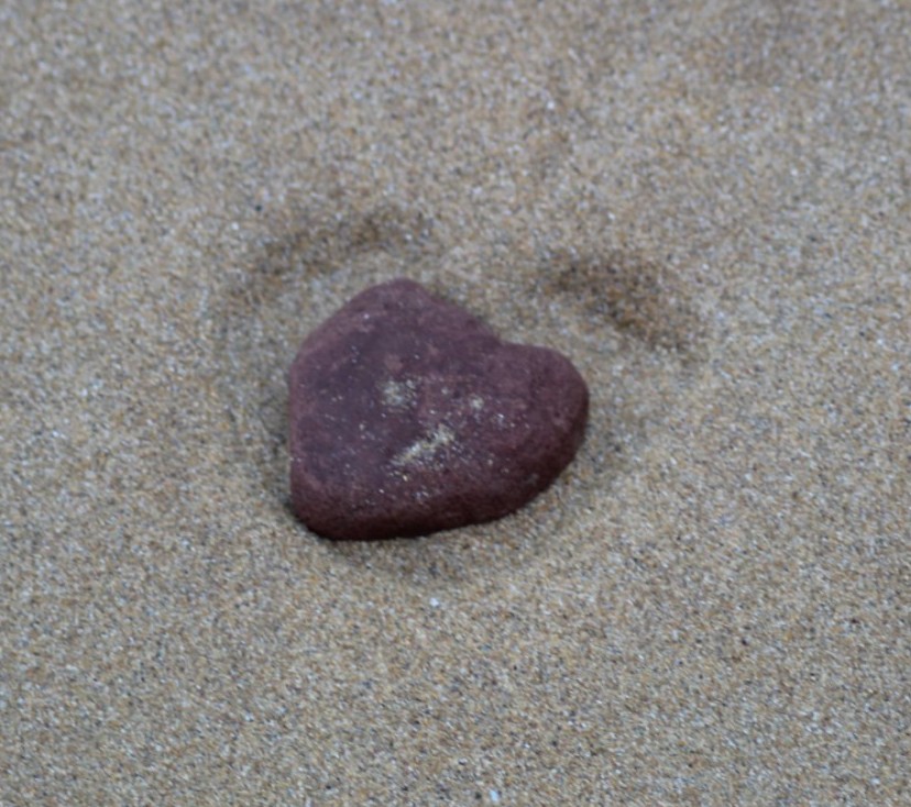 Happy Valentines Day! 

All of Artwork in pics &amp; the love heart shaped rock, found on a beach in Pembrokeshire, in UK. Interested? Want to commission me for something? digicreates4u@gmail.com 
digicreates4u.com/shop 
#kindness last forever. #ValentinesDay2022 #love