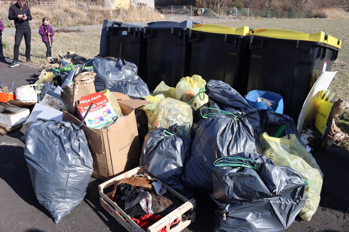 Allan Kinic (@allan_knc) on Twitter photo 🔵🟠 Tournage vidéo
♻️ Hier matin, nous avons eu le plaisir de réaliser un tournage vidéo à l’occasion de la cleanwalk anniversaire de <a href="/CZeroPlastique/">Clermont Zéro Plastique</a>.
➡️ En moins d’une heure et demi, les 33 bénévoles ont récoltés près de 10 000 litres de déchets en tout genre. 🔵🟠 Tournage vidéo
♻️ Hier matin, nous avons eu le plaisir de réaliser un tournage vidéo à l’occasion de la cleanwalk anniversaire de <a href="/CZeroPlastique/">Clermont Zéro Plastique</a>.
➡️ En moins d’une heure et demi, les 33 bénévoles ont récoltés près de 10 000 litres de déchets en tout genre.