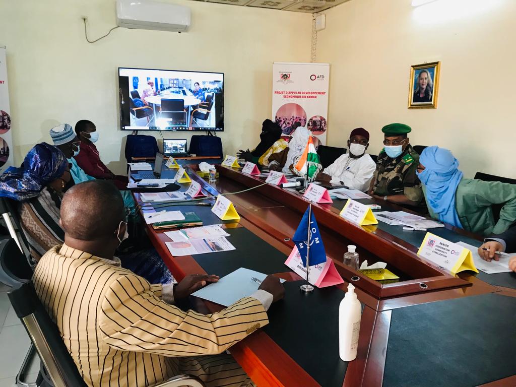 ambafr_au_niger's tweet photo. Le 2ème comité de pilotage du Projet d‘appui au développement économique du Kawar s’est tenu à Agadez au #Niger le 10 janvier. 
👉Objectif: adapter le projet aux souhaits exprimés par la population. 
#Unmondeencommun
@HACP
#ConseilrégionalAgadez
@AFD France
@OIM Niger
#PADEK https://t.co/PaQg01HDUK