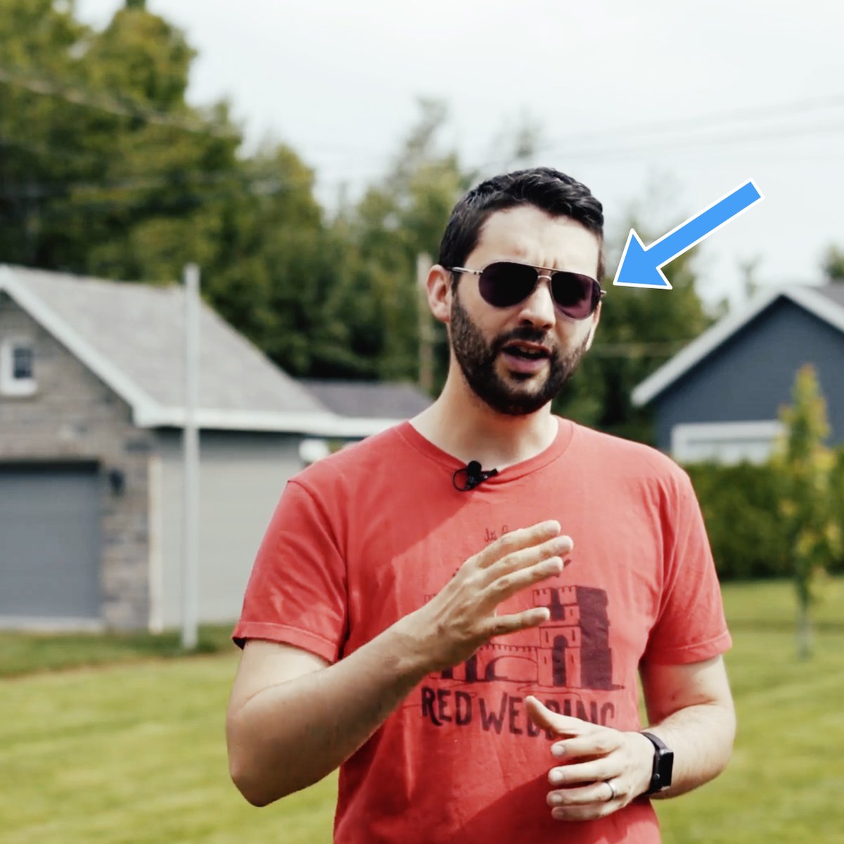 RP_Plourde's tweet photo. #flashback de mon premier cours en ligne : j'avais choisi de filmer dehors avec mes lunettes à soleil juste pour pouvoir lire le télésouffleur sans que ça paraisse 🤦🏻♂️. Cauchemar au montage (tellement de background noise) et pas naturel. #onapprend! https://t.co/vLoAG0OX4o