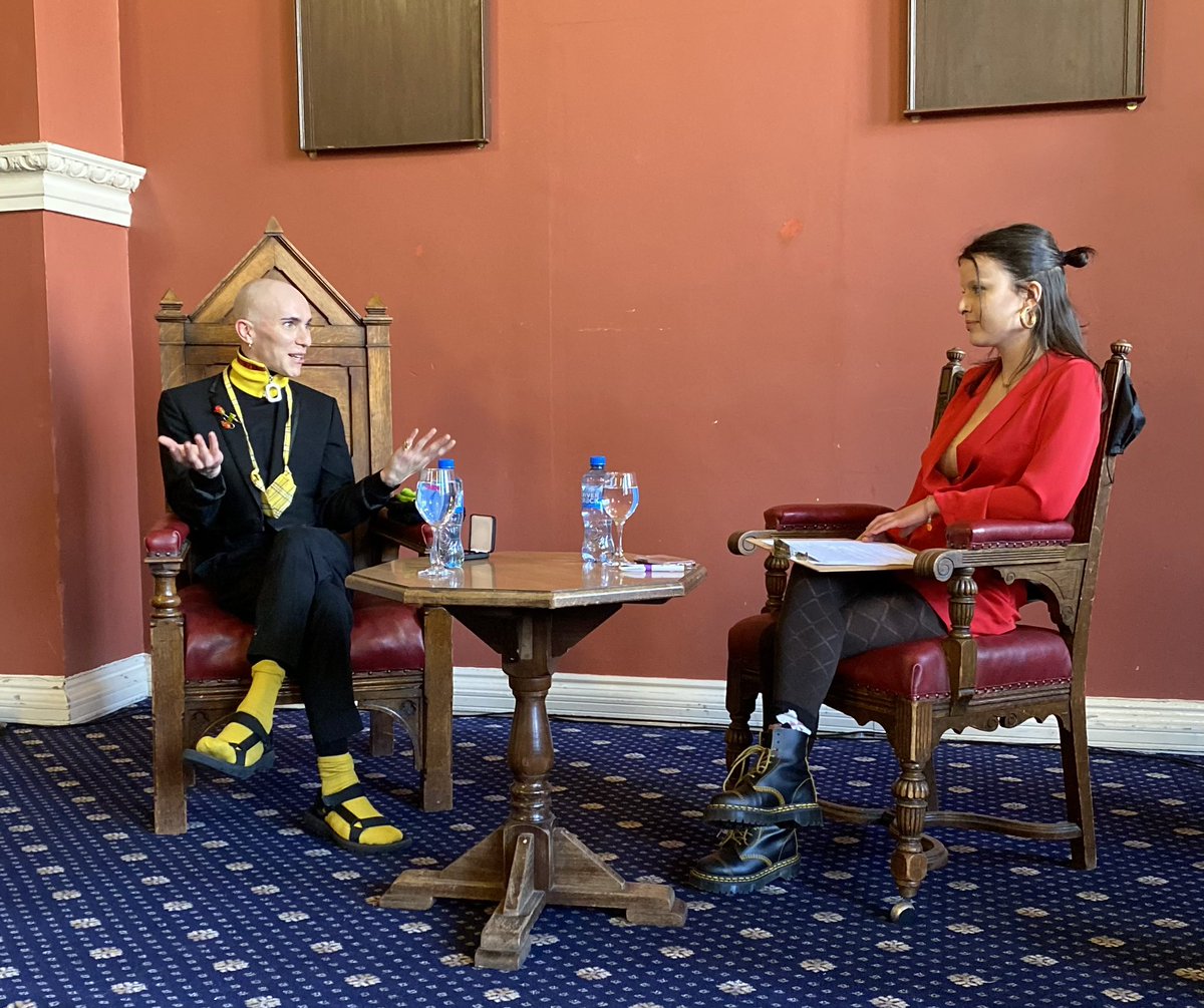 I am so honored to receive the Gold Medal of Honorary Patronage of the University Philosophical Society at Trinity College in Dublin 🤍 I had the best time speaking with you all! On with the show tonight!