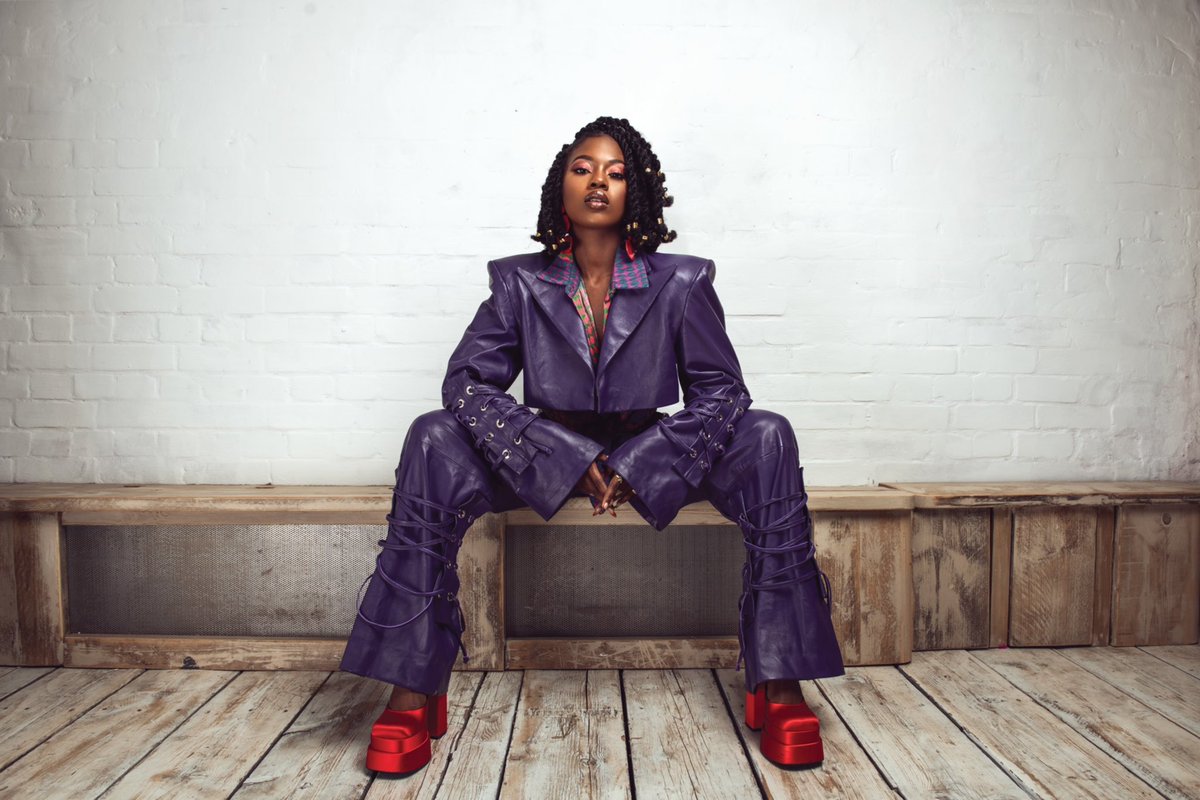 createdbyclique's tweet photo. #Creating effortless style with the multitalented AmiraaVee.​​​​​​​​
​​​​​​​​
Model and Stylist: AmiraaVee
Photographer: @Abdul__Razak 
Outfit: VEEMODE and @kaicollective https://t.co/3zRX7YyaEt