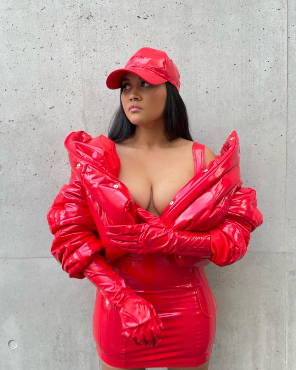 Sashie_M's tweet photo. Happy Valentine’s Day from me and Beyoncé X Ivypark #Beymine #IVYHEART https://t.co/UfSfzrdtGV