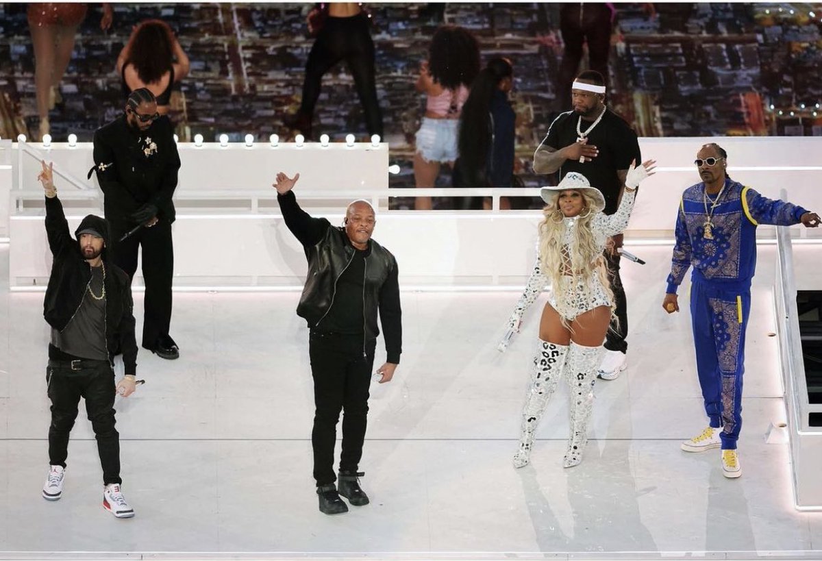 DaveThomasStyle's tweet image. Dr Dre #styledbydavethomas for his #SuperBowlHalftimeShow performance wearing jacket by @TOMFORD jeans by #amiri and @Nike sneakers 🙏🏻 #DrDre