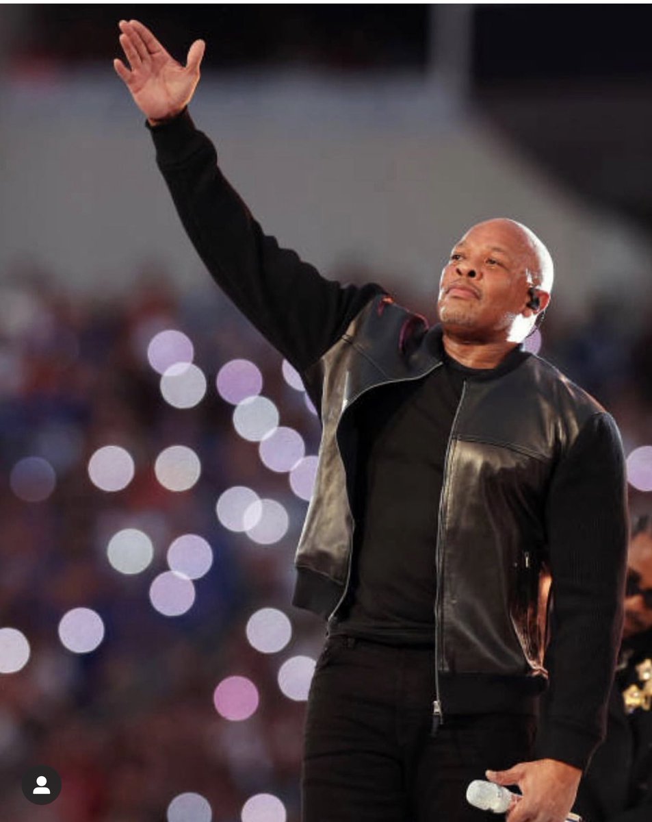DaveThomasStyle's tweet image. Dr Dre #styledbydavethomas for his #SuperBowlHalftimeShow performance wearing jacket by @TOMFORD jeans by #amiri and @Nike sneakers 🙏🏻 #DrDre