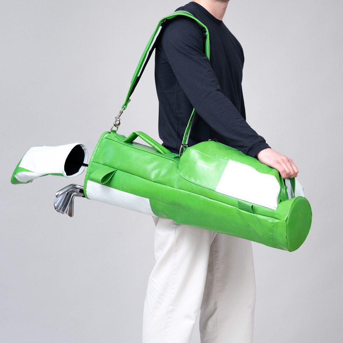 The single strap carry GFL-01 Designed to carry 14 clubs with a spacious pocket for outerwear and accessories. ♻️ upcycling UK waste, one lady one bag at a time. #golffunk
