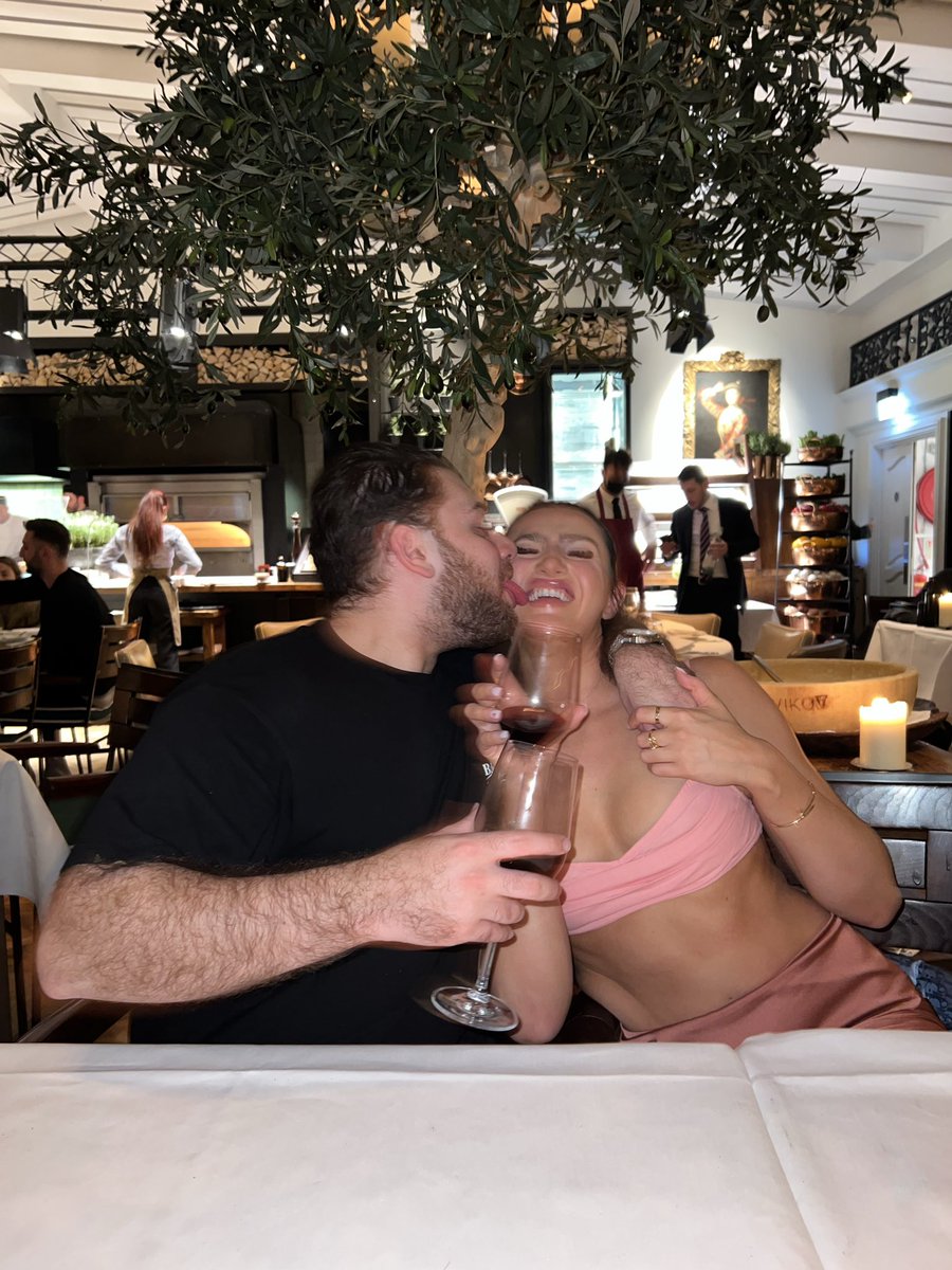 Jenunknown's tweet image. happy valentines bebe @TorayKortan