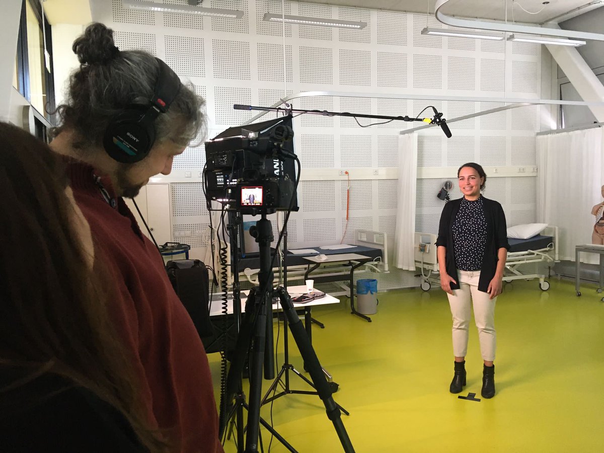 JoyceBrowne's tweet photo. Wat was dát leuk! 🥳 Ik ben heel erg benieuwd naar het filmpje dat ik vanmiddag opnam met het @UniUtrechtPE team voor de 7e en 8e groepers die straks meedoen aan Debuut. 

Met virtuele eregast Dr Lachmi uit 🇸🇷! 

#UUgotthis @UMCUtrecht

https://t.co/hzBGIeJnM7 https://t.co/V8pVGsWvgP