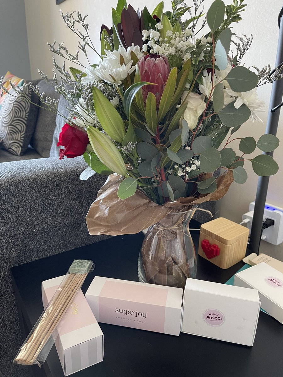 fanpero87's tweet photo. Happy valentines day to my “mon amie”… and thanks @CalliaFlowers for this amazing bouquet. #thiscalliamoment https://t.co/HY1XlRadbS