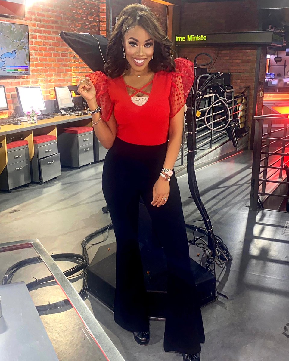 Patricia_J's tweet photo. Sending you LOVE &amp; LIGHT on this special day, wishing you all a very HAPPY VALENTINE’S DAY!!♥️💕💋🌹💘 #HappyValentinesDay 

✨GLAM Outfit by: 
🎀 @pjglamgirl 🎀
🎀https://t.co/Jnc7vvovid🎀 https://t.co/fRHw599S8Q