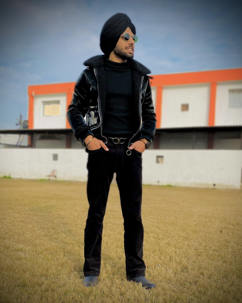HammyMangat's tweet photo. #allblack https://t.co/VWcZn8QDOv
