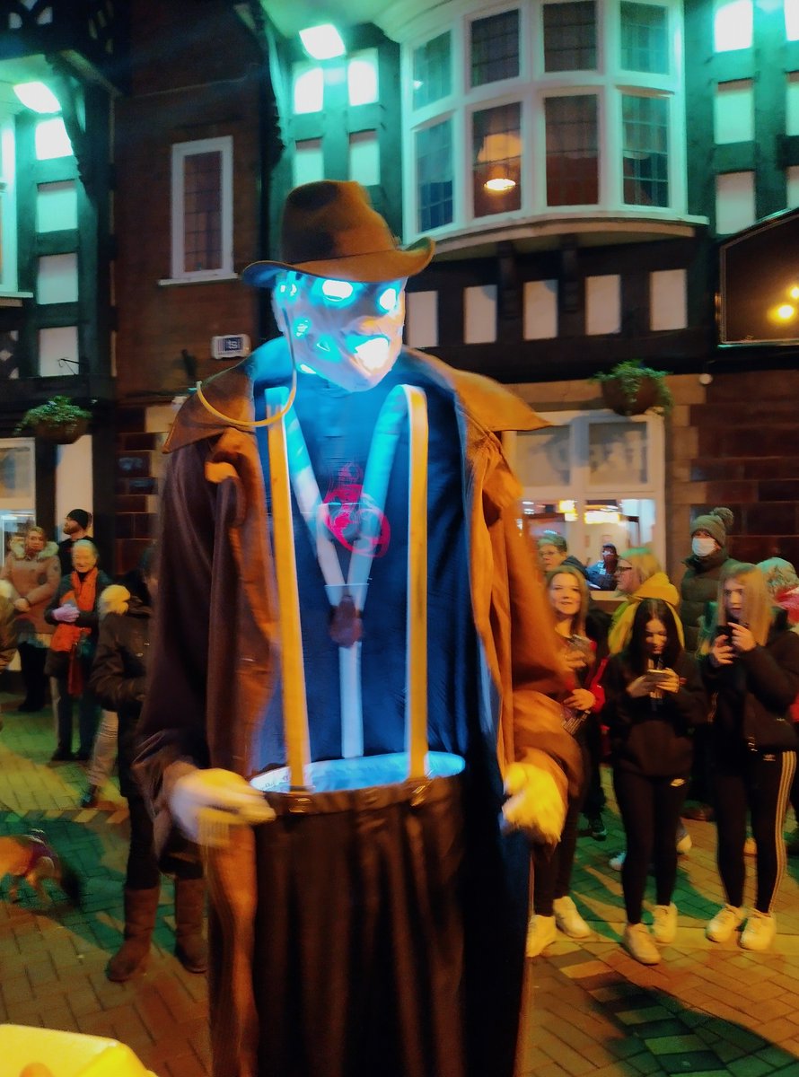 ADCAshfield's tweet image. Thank you to everyone that came to Light Night this weekend, and a huge thank you to @FirstArtProject for bringing such an amazing event to Ashfield. 

Hundreds of you braved the cold to enjoy the Spark! drummers, the silent disco and to try and catch sight of the invisible man!