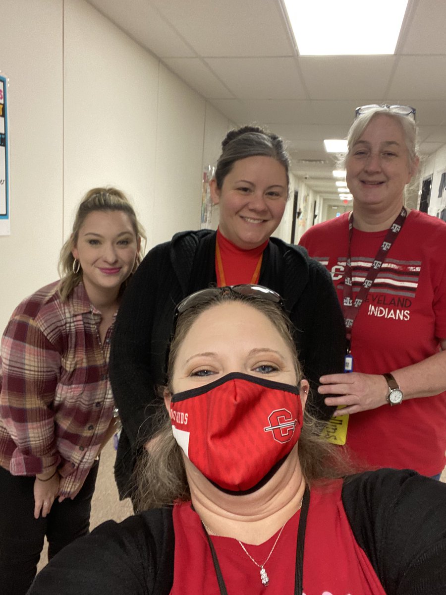 First grade front portables team has the loving spirit!  Happy Valentine’s Day! <a href="/ClevelandISDTX/">Cleveland ISD</a> <a href="/EastsideCISD/">Eastside Elementary</a> <a href="/terribnsn/">Terri Benson</a>