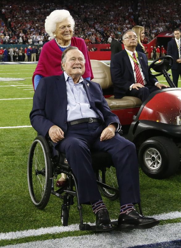 CanadaWalksFree's tweet photo. Proudest moment of last nights #SuperBowl wasn’t sacks in the pocket, catches in the end zone or even dedication to #Madden22 it was the 70,000 plus people 99.9% #maskfree #breathingmoistly #CanadaTruckers2022  join the movement of #ZeroMandates https://t.co/4AUKhaIDlr