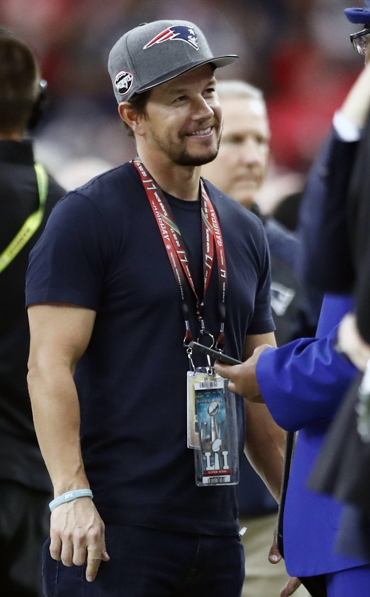 CanadaWalksFree's tweet photo. Proudest moment of last nights #SuperBowl wasn’t sacks in the pocket, catches in the end zone or even dedication to #Madden22 it was the 70,000 plus people 99.9% #maskfree #breathingmoistly #CanadaTruckers2022  join the movement of #ZeroMandates https://t.co/4AUKhaIDlr