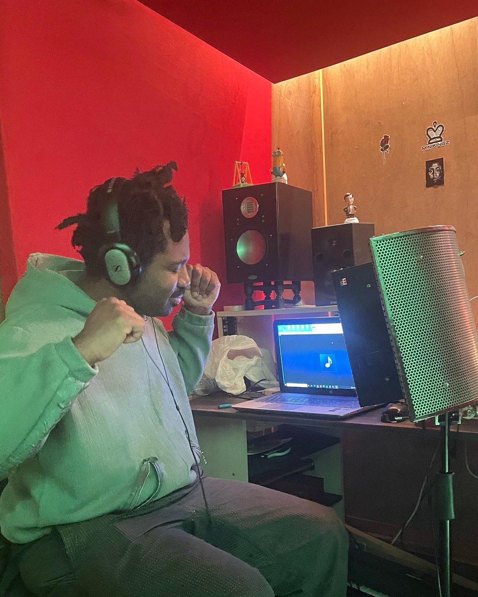 Started the album.. brb 💿