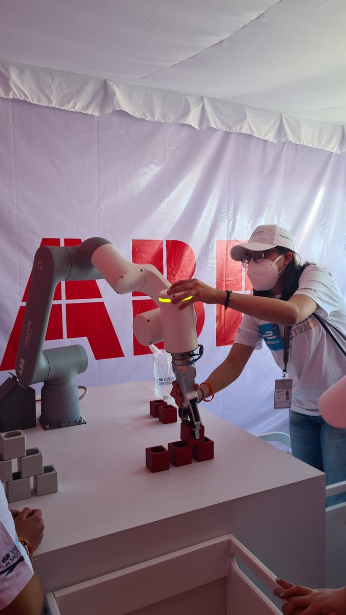 ABBRobotics's tweet photo. At the Formula E - Mexico race the ‘Girls on Track’ event staged various workshops for girls aged 8-18, including robotics demonstrations with our #ABB #collaborativerobots YuMi and GoFa. https://t.co/6LlHt37NM8