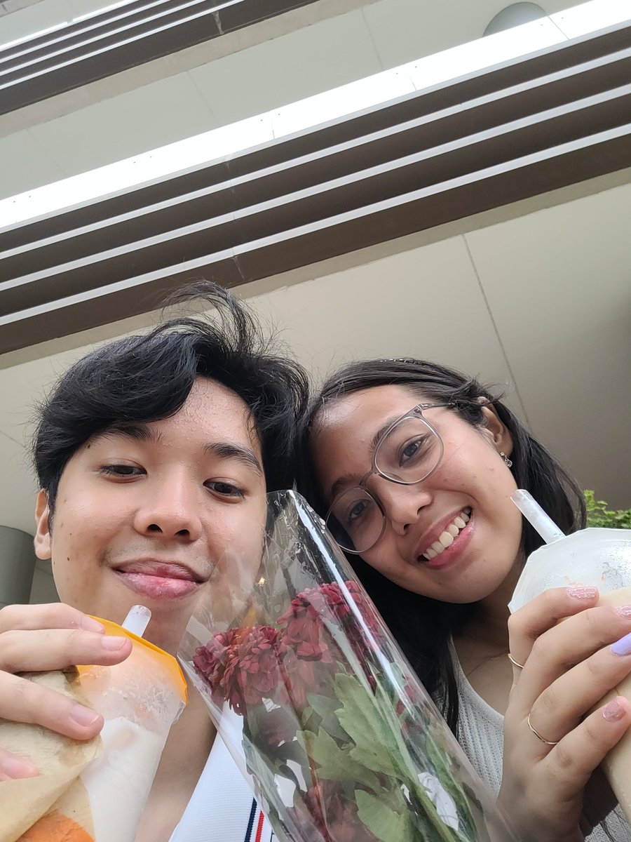 ymaxgabriel's tweet photo. After a perfect date on February 12, 2022, a year and seven months of dating, I would like to re-introduce Juliana, my girlfriend. 🥺💜🤍 https://t.co/V0QxPDTL1c
