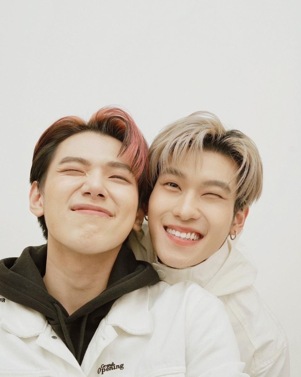 LukKlay's tweet photo. มันเป็นความสัมพันธ์ที่ดีมากๆ  มีกันและกันแบบนี้ตลอดไปนะ https://t.co/hzgHEufuAH