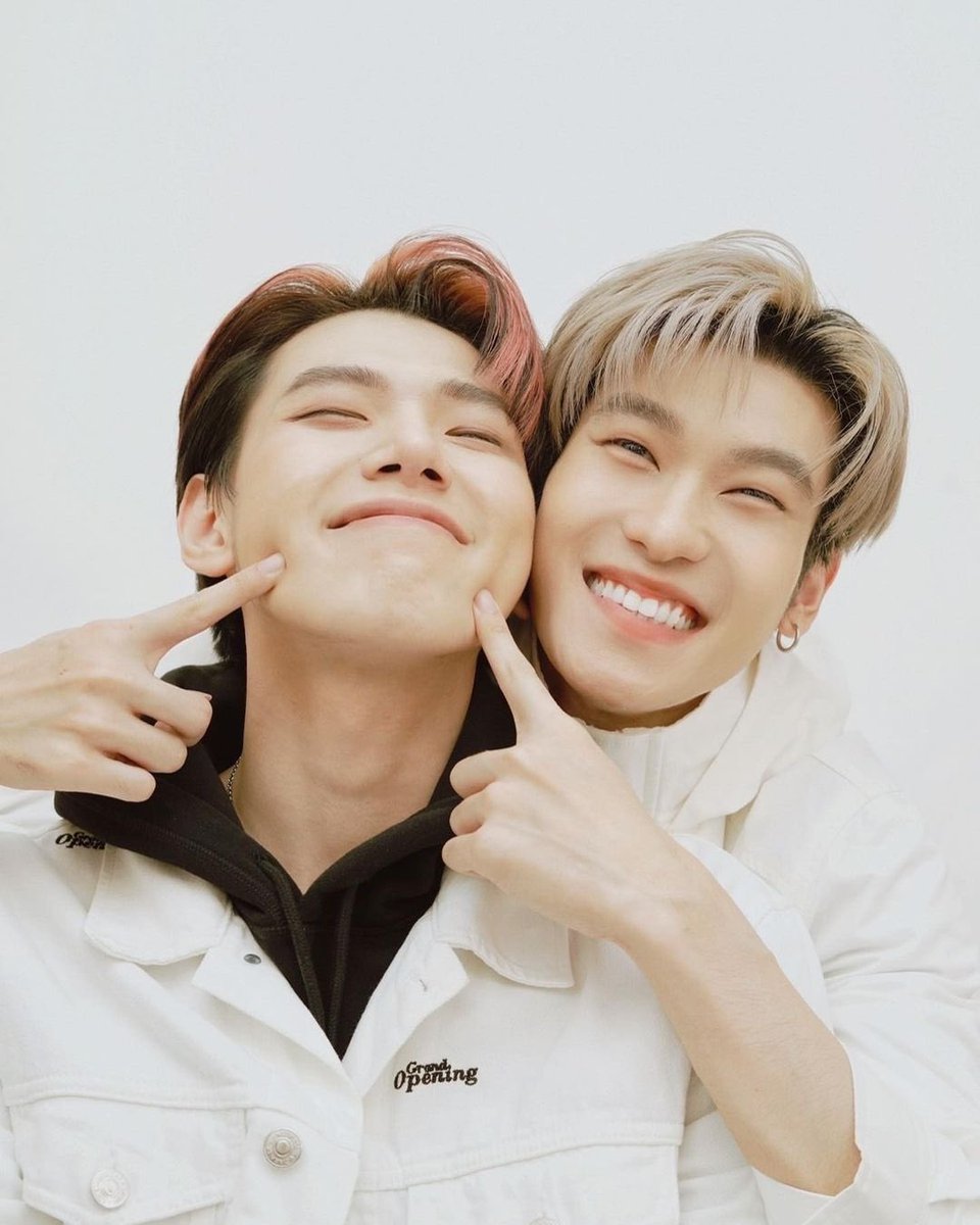 LukKlay's tweet photo. มันเป็นความสัมพันธ์ที่ดีมากๆ  มีกันและกันแบบนี้ตลอดไปนะ https://t.co/hzgHEufuAH