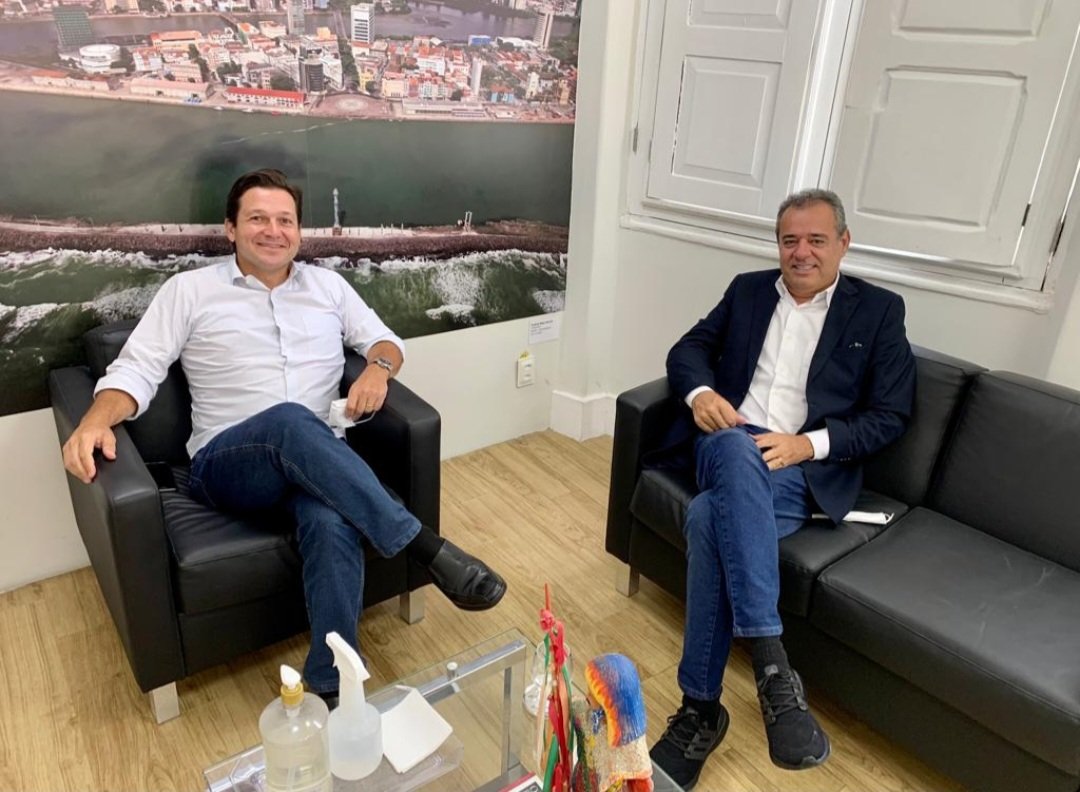 Hoje tive o prazer de receber o deputado federal Danilo Cabral. Conheço Danilo há muitos anos, já trabalhamos juntos em várias campanhas e governos. É testado e aprovado na política e na gestão. Danilo reúne todas as condições para ser um grande candidato e um grande governador.