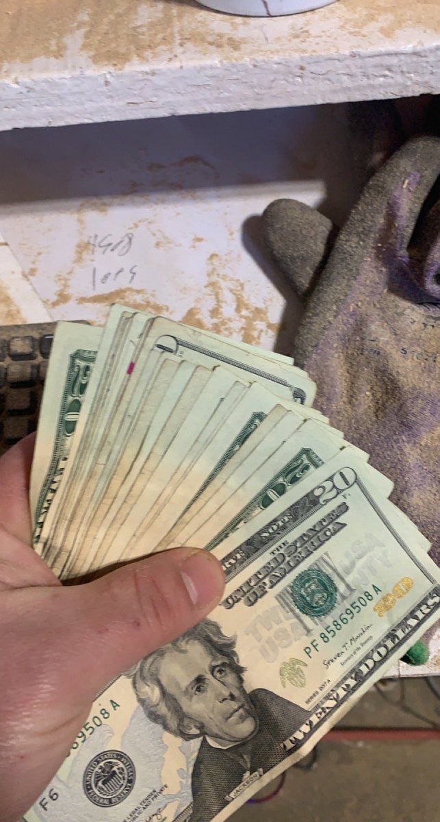 10esseeBred's tweet photo. When you hit them squares at work #5Hundo #SuperBowl https://t.co/x9lomsK7la