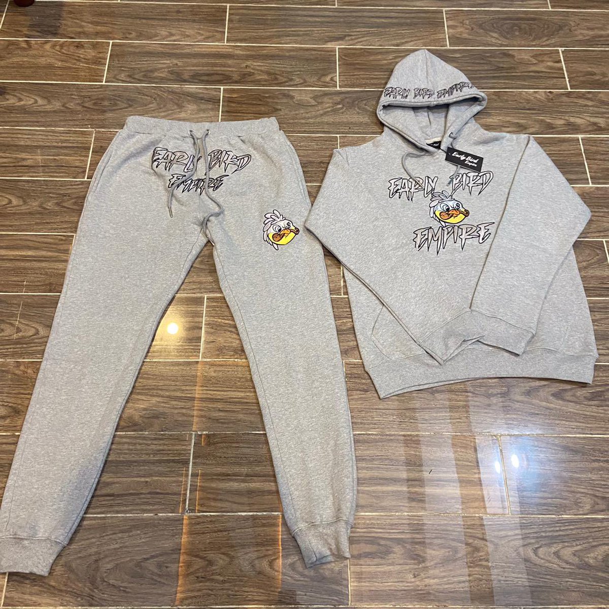 Bound_To_Hoop's tweet photo. I will be doing a early drop today for my friends and followers, until my website is done ✍🏾 @earlybirdempire Sweat Suits will be available today❗️
Will ship if needed
$110
#FullEmbroidered
#PremiumQuality
#GoingGlobal https://t.co/MrkfdssDti