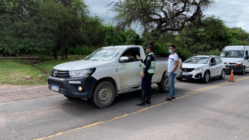▶️Control y fiscalización durante el Festival de La Viña
El director de la #APSV <a href="/juancarlossauma/">Juan Carlos Sauma</a> fiscalizó los controles vehiculares sobre RN68 en Municipio de La Viña. El operativo se enmarcó en el plan de corredores seguros de #Salta.
#SeguridadVial #CirculacionSegura