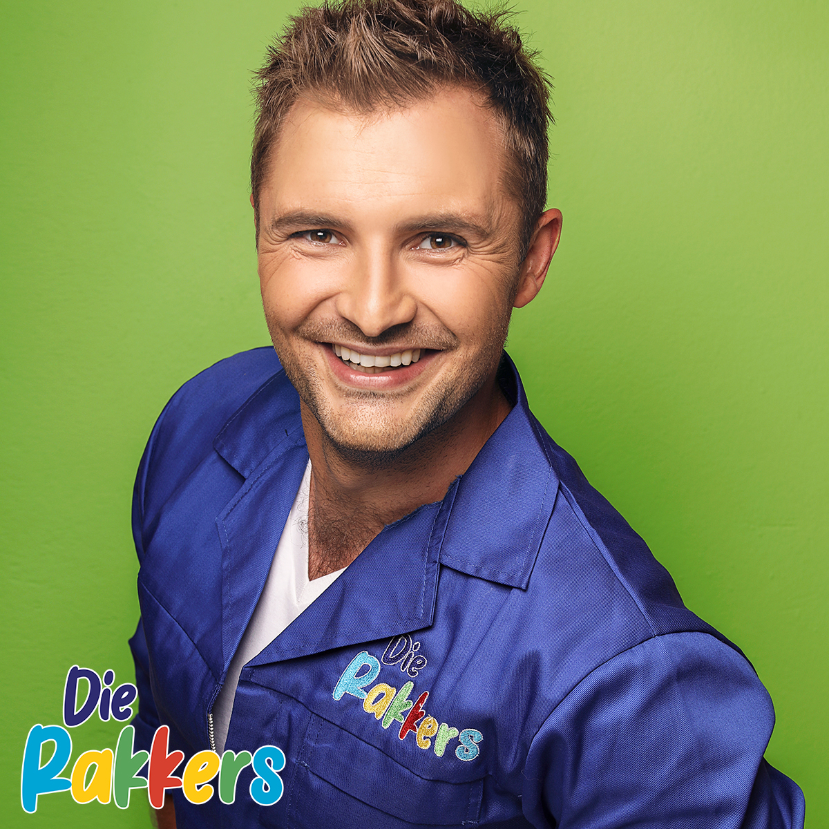 Die 🔵. BLOU Rakker is niemand anders as <a href="/HendriMyb/">Hendri Myburgh</a> nie. 

Hy het jou oggend meer draaglik gemaak op <a href="/kykNETtv/">kykNET TV</a> se Die Groot Ontbyt tot hy einde 2021 gegroet het. Die pa van twee kleuters is reg om die kleinspan te vermaak as deel van Die Rakkers.

21 Feb! 🟨  🟢   🟥  🔵