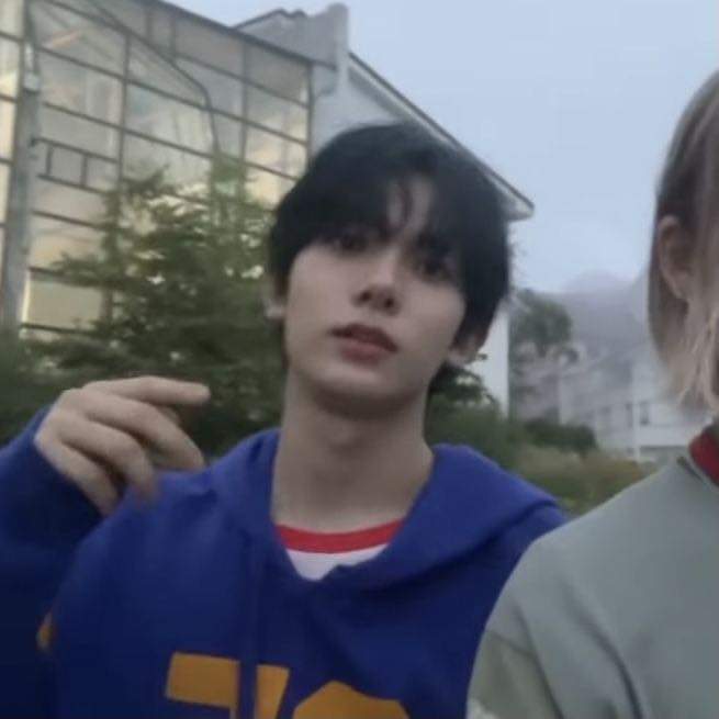 heecupps's tweet photo. i just want y'all that 140p heeseung exists. he's even more boyfriend material in a low quality photos. 

happy hearts day!💝 https://t.co/SOG0yJ1I5a