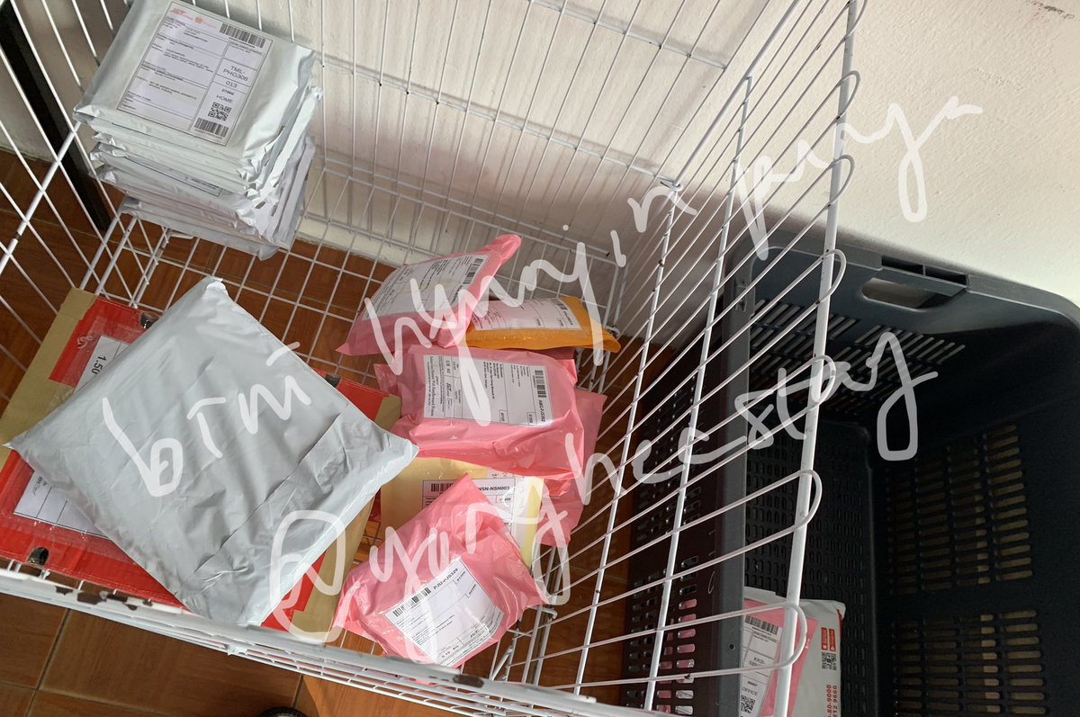 yongheestay's tweet image. #yongheeupdate 📌 | #yongheeposto 📮

dropped off the items! a very late updateㅠ was too busy bc of oddinary until i forgot that i’ve dropped off these items;

- nacific xmas
- sg2022
- seungmin ce pc
- felix glitter pc
- i.n sw ce ld
- chan noeasy ds