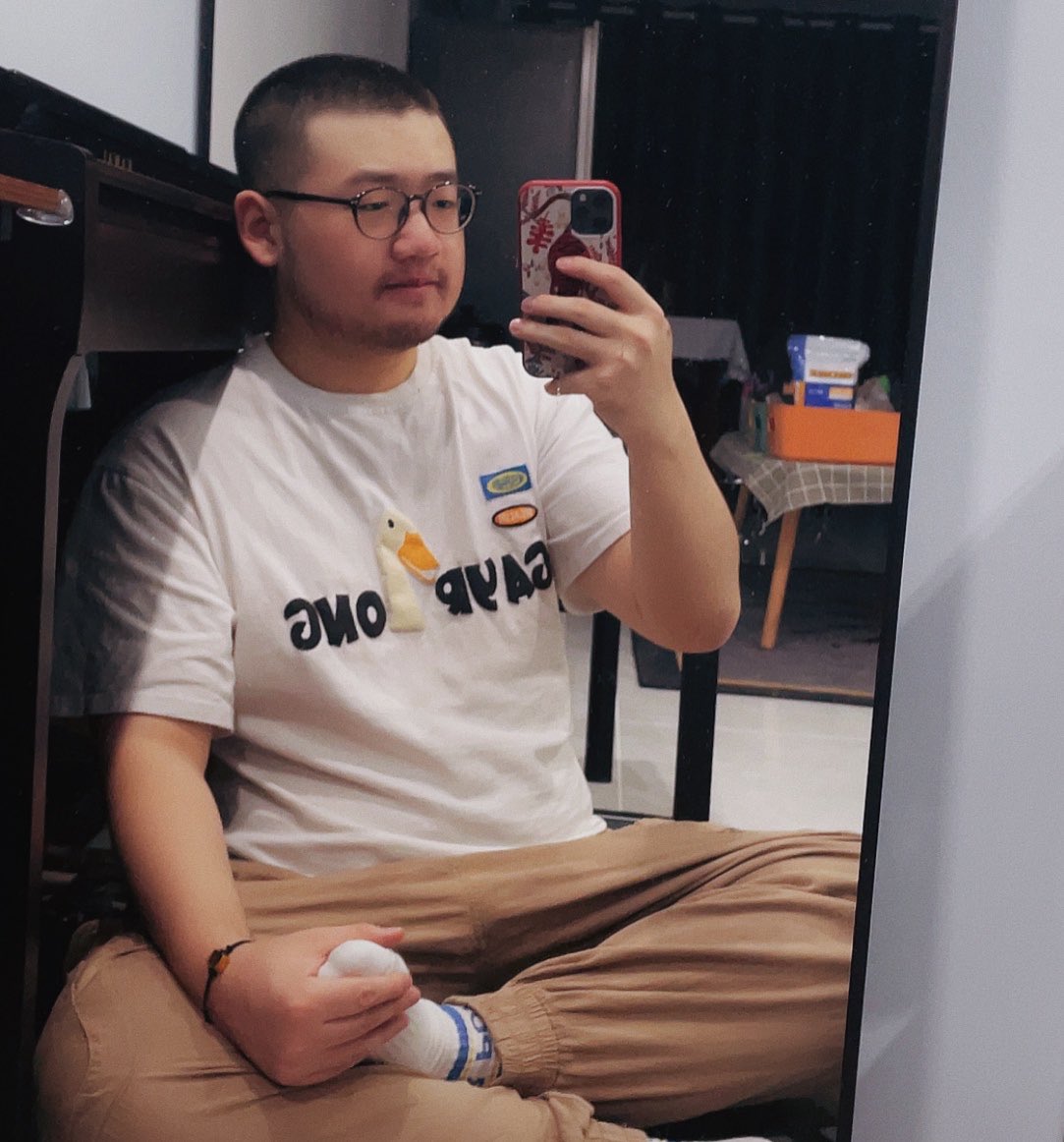 Yw199806's tweet photo. 我长这么好看
主要还是得感谢我的爸妈
不是他们给我这个嘴
我也不会在这里胡说八道
哈哈哈哈哈😂 https://t.co/QZ4JGepYaR