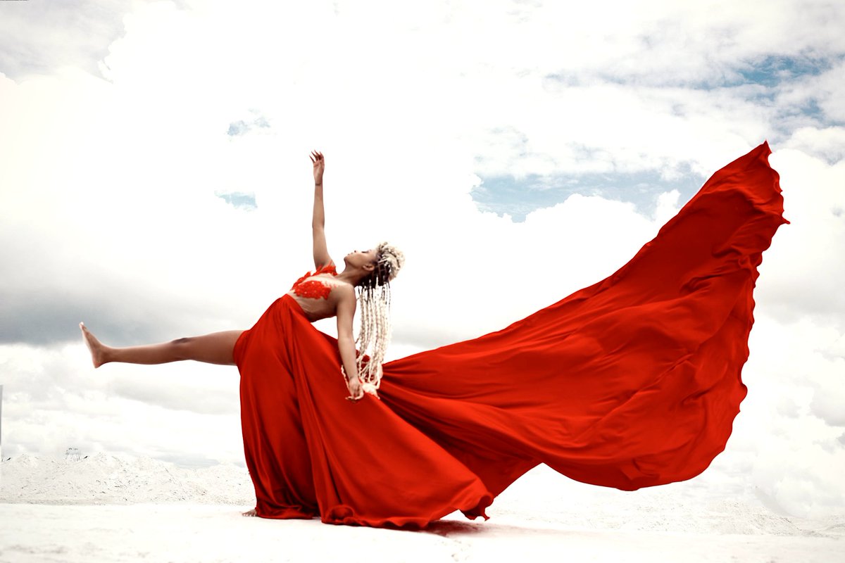 Falling ❤️

Outfit @tapfumaneimunengeofficial
Makeup @realtouchzw
Hair @realtouchzw
Photographer @keithreelpictures
Creative directors @brie_cm
 @mambo_hwata @the_mystry_world
Love Me Now is out on all platforms
Link below ❤️youtu.be/1VmTEBdEouA