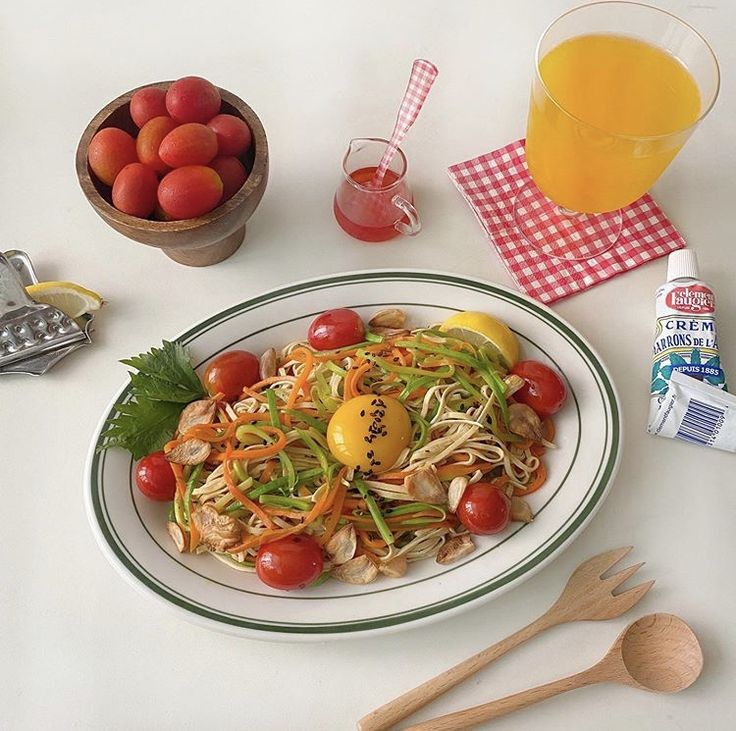 louvbot_AK's tweet image. 🛒  Delivery for you! 

           To: @httpkoffi

Dinner!  
—🥃