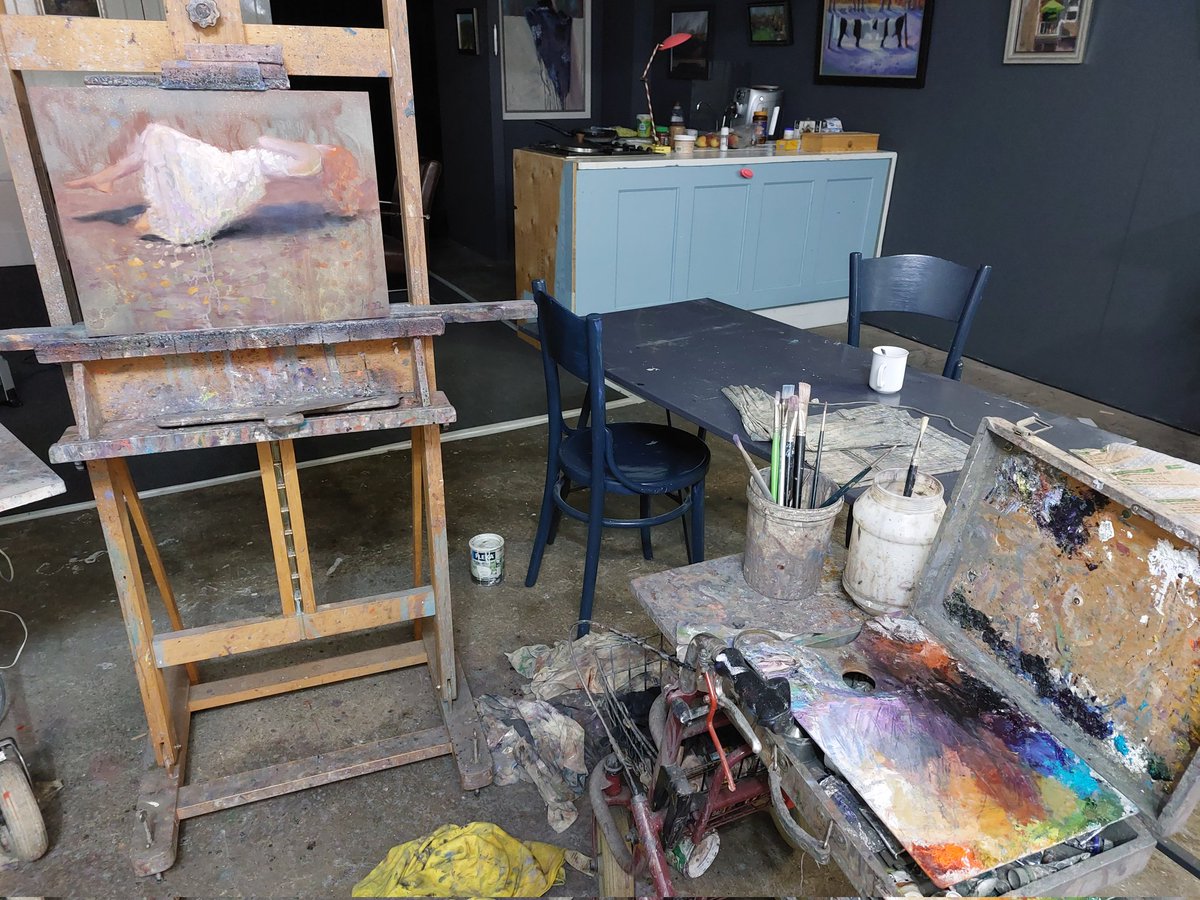 JannesKoetsier's tweet photo. Klein zwevend model in mijn studio. 35x45cm olieverf  #studio #art #painting https://t.co/jxqIvefcGZ