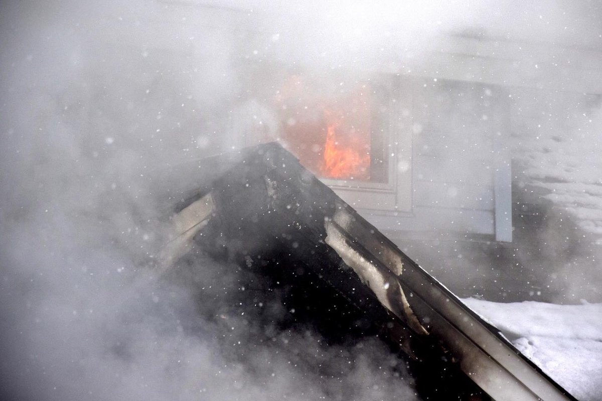 Chief_Ippy's tweet photo. Photos from @BSFDInfo working fire yesterday. Causing if fire under investigation and no major injuries reported. (Part 2) 📸#CrossbuffJrPhotography @thefirenews @nysfirechiefs @SuffolksBravest https://t.co/N8v78QGyXq