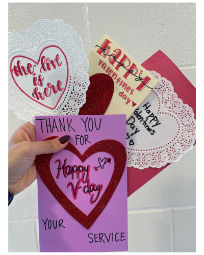 ❤️Our Youth Give Back students had a blast making heartfelt Valentine's Day wishes for Veterans that will be sent to Representative Jim Himes to be delivered to our local veterans. ❤️

#tcfdarien @RepJimHimes #youthgiveback #darienlocal #darienct